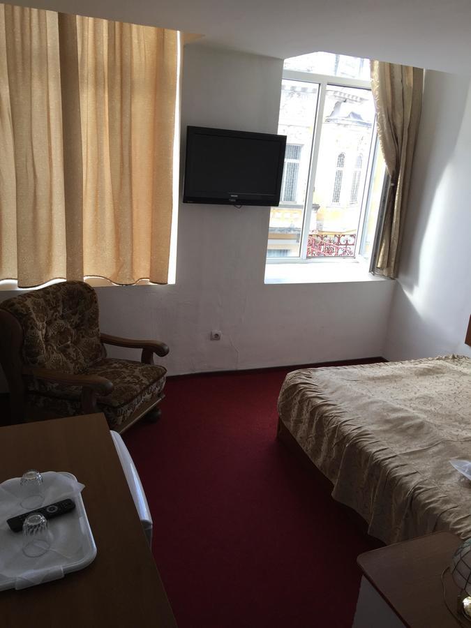 Hotel Rares Ботошани Экстерьер фото