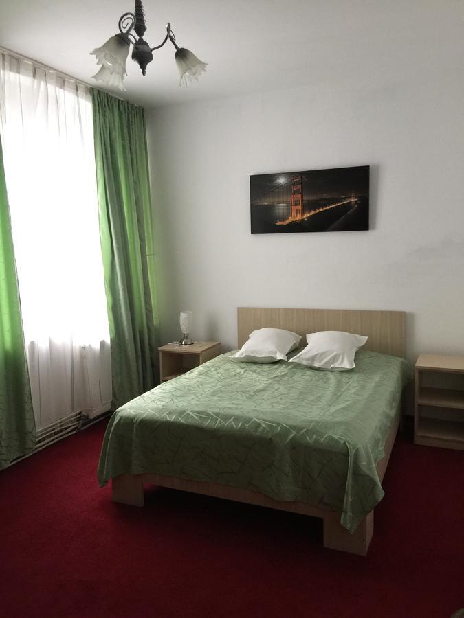Hotel Rares Ботошани Экстерьер фото