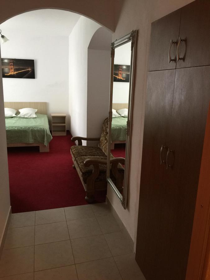 Hotel Rares Ботошани Экстерьер фото