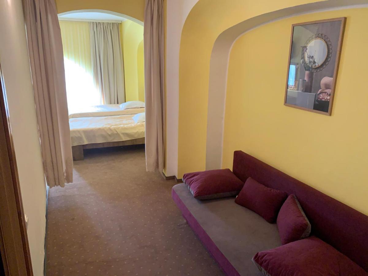 Hotel Rares Ботошани Экстерьер фото