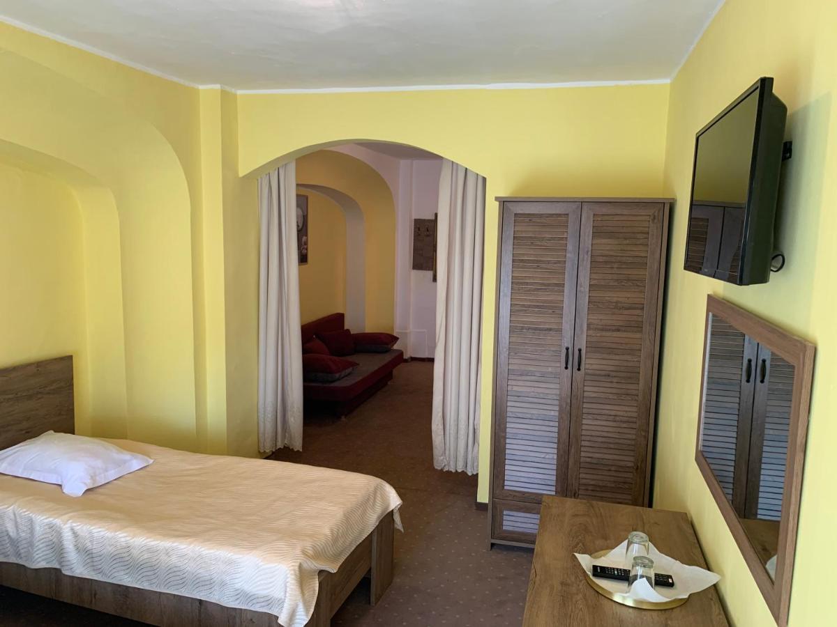 Hotel Rares Ботошани Экстерьер фото